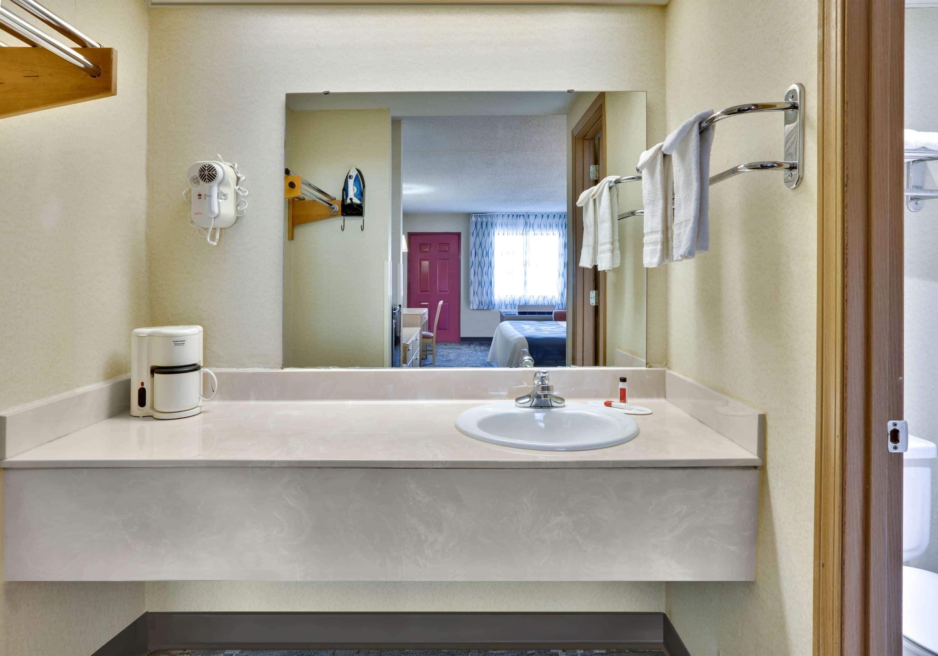 Days Inn & Suites By Wyndham Bentonville Exteriér fotografie